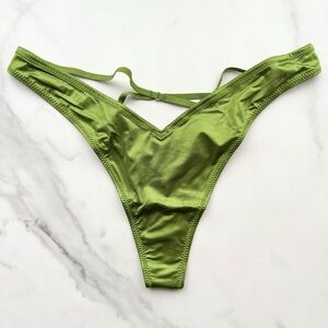 NWT VICTORIA’S SECRET VERY SEXY SMOOTH STRAPPY BACK HIGH-LEG THONG PANTY PERFECT